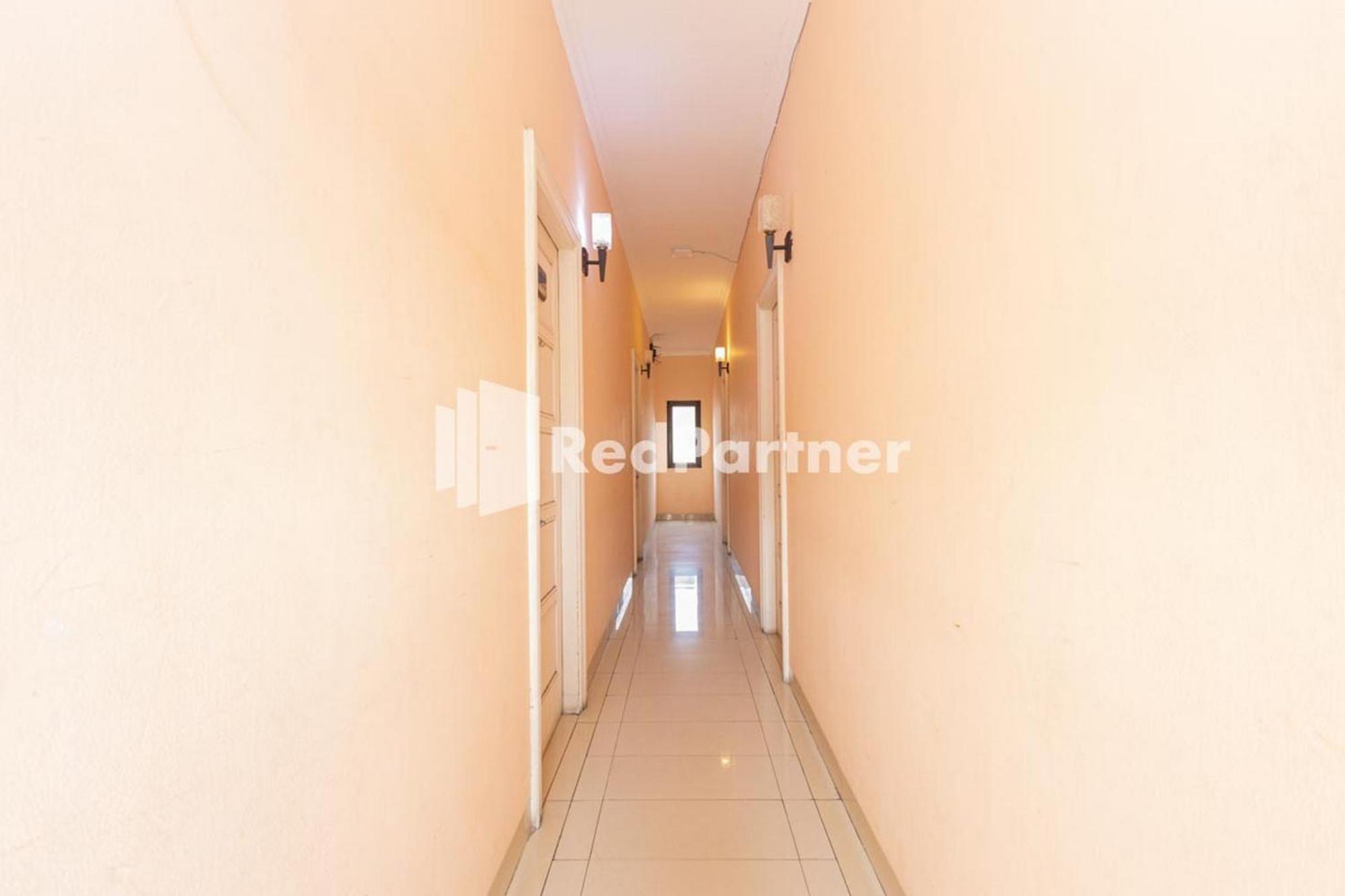Star Hotel Jaksa Mitra Reddoorz Jakarta Exterior photo