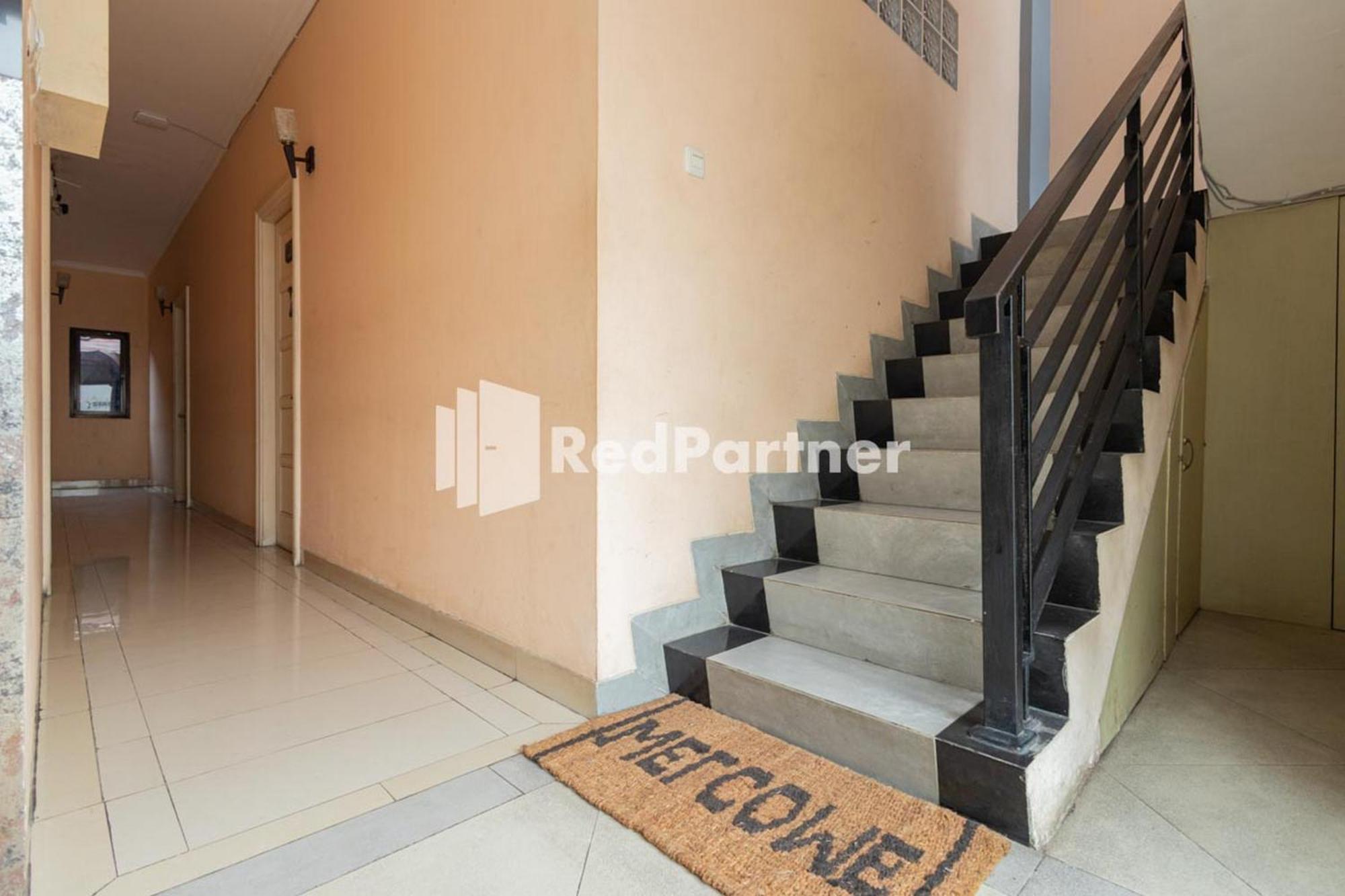 Star Hotel Jaksa Mitra Reddoorz Jakarta Exterior photo
