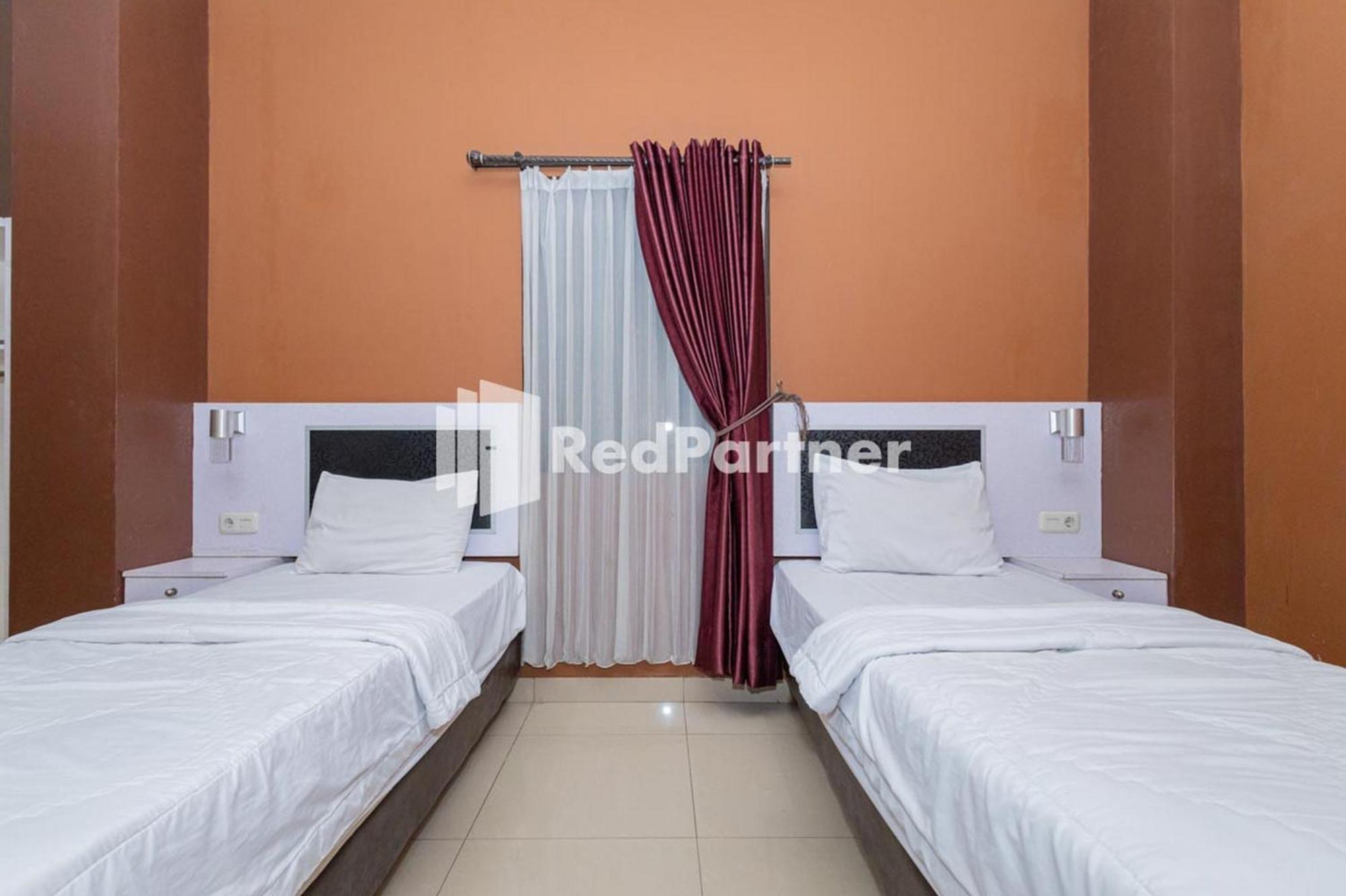 Star Hotel Jaksa Mitra Reddoorz Jakarta Exterior photo