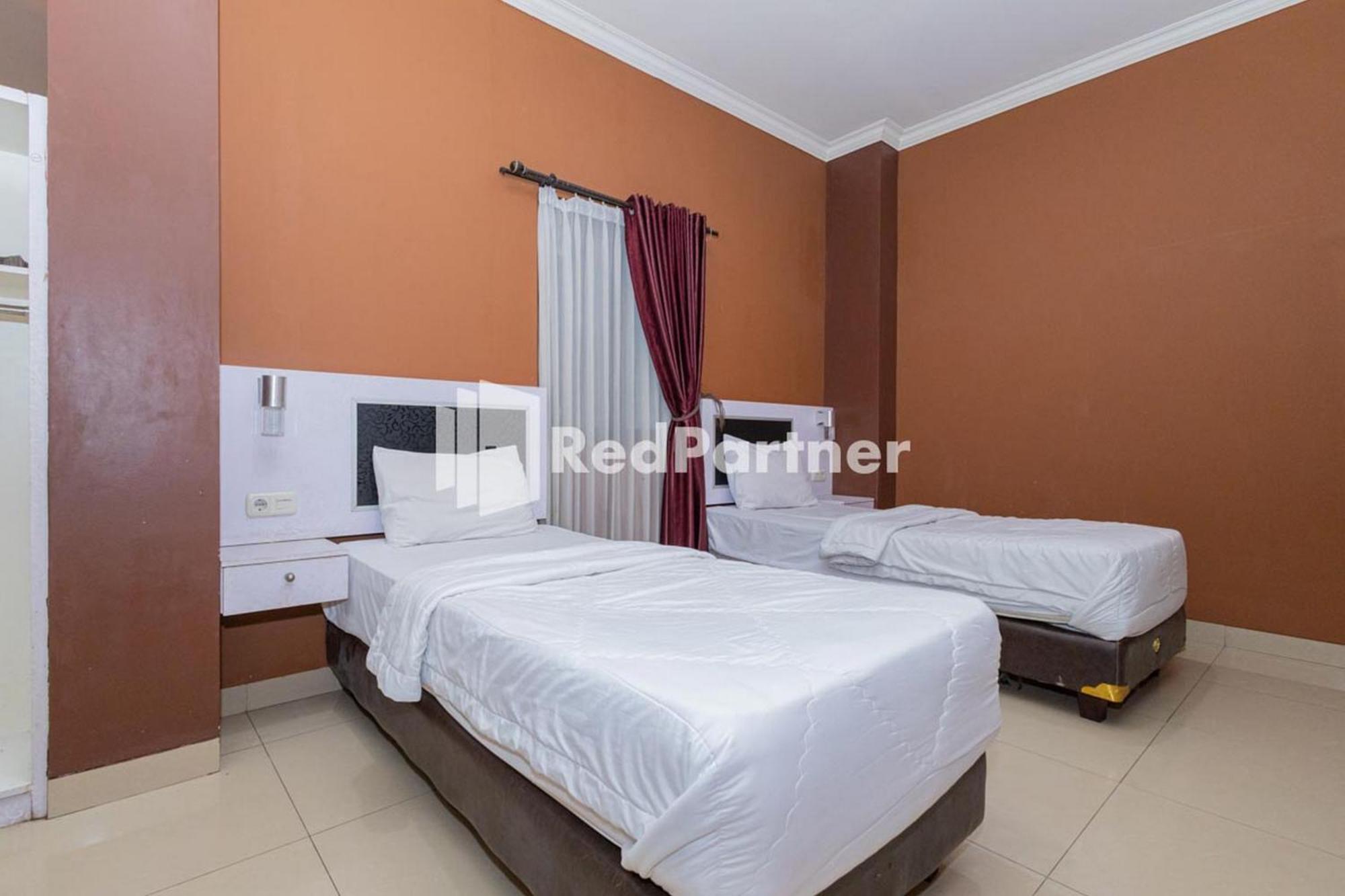 Star Hotel Jaksa Mitra Reddoorz Jakarta Exterior photo