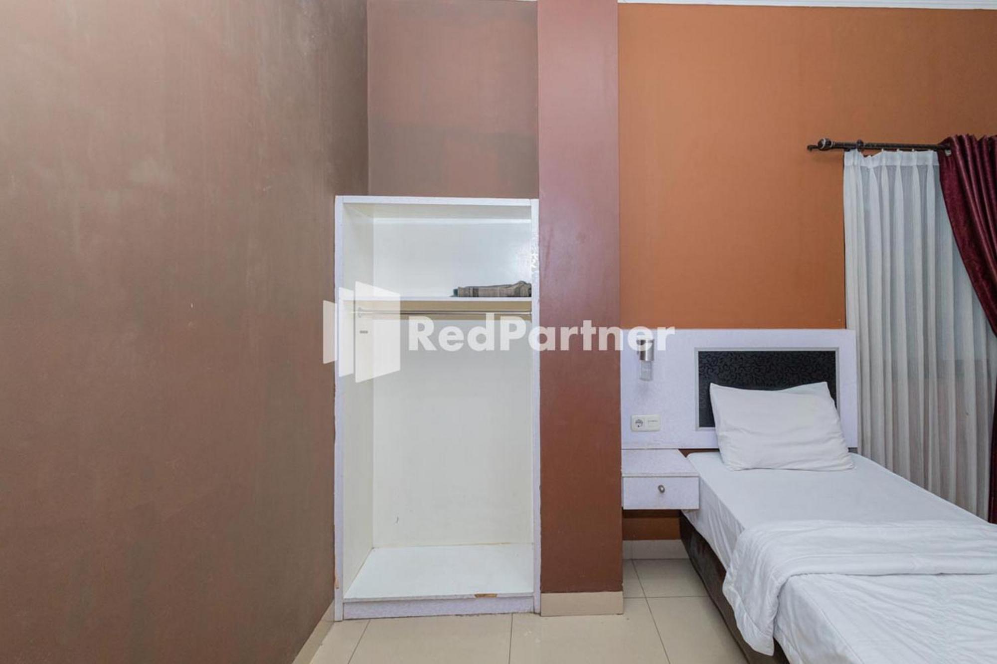 Star Hotel Jaksa Mitra Reddoorz Jakarta Exterior photo