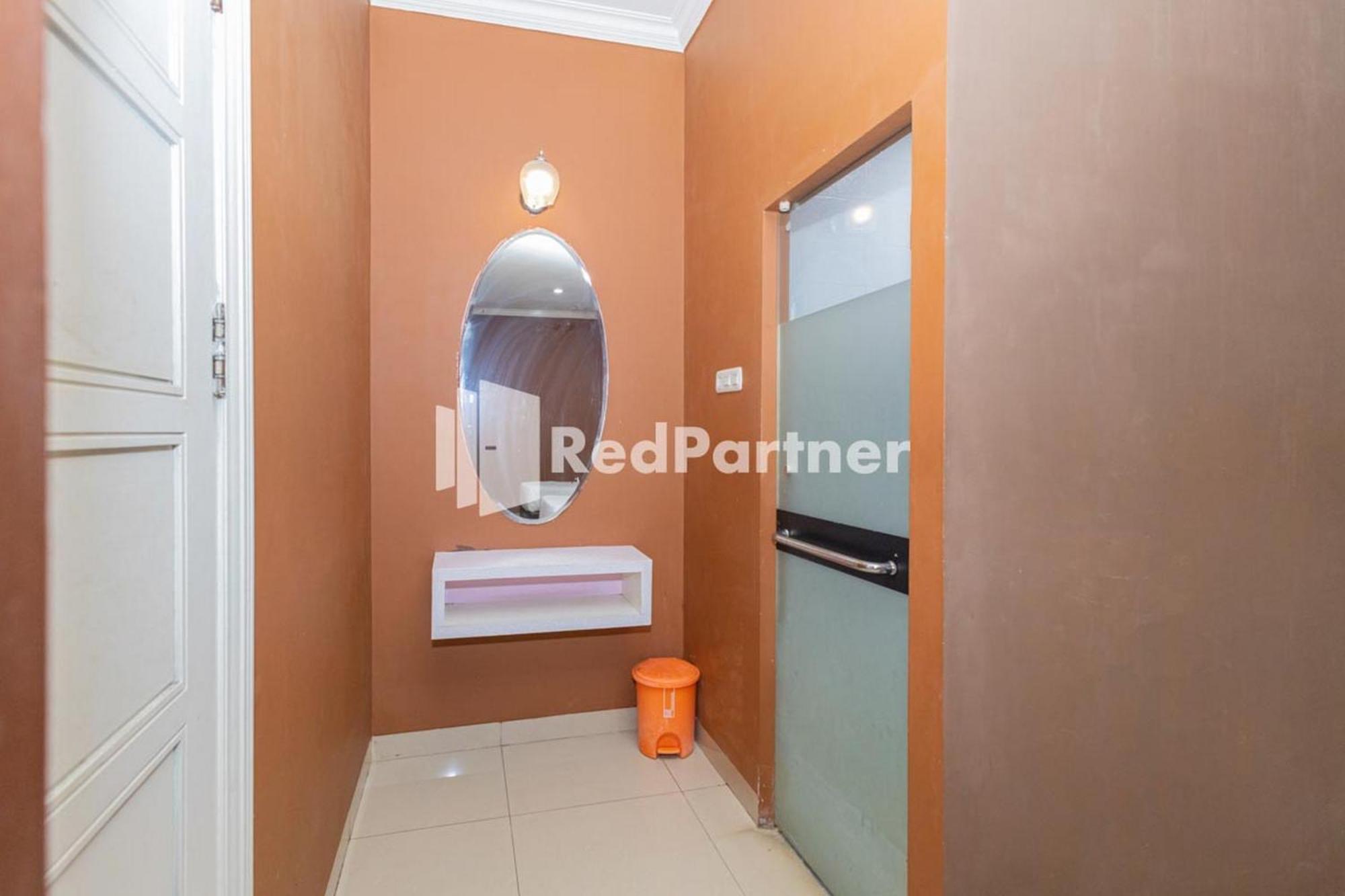 Star Hotel Jaksa Mitra Reddoorz Jakarta Exterior photo