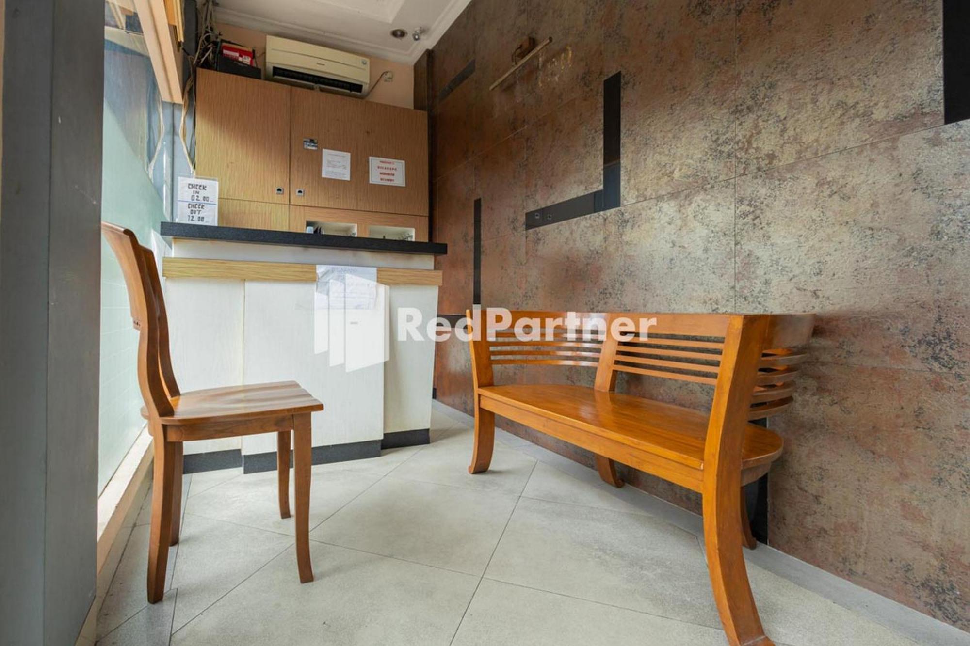 Star Hotel Jaksa Mitra Reddoorz Jakarta Exterior photo