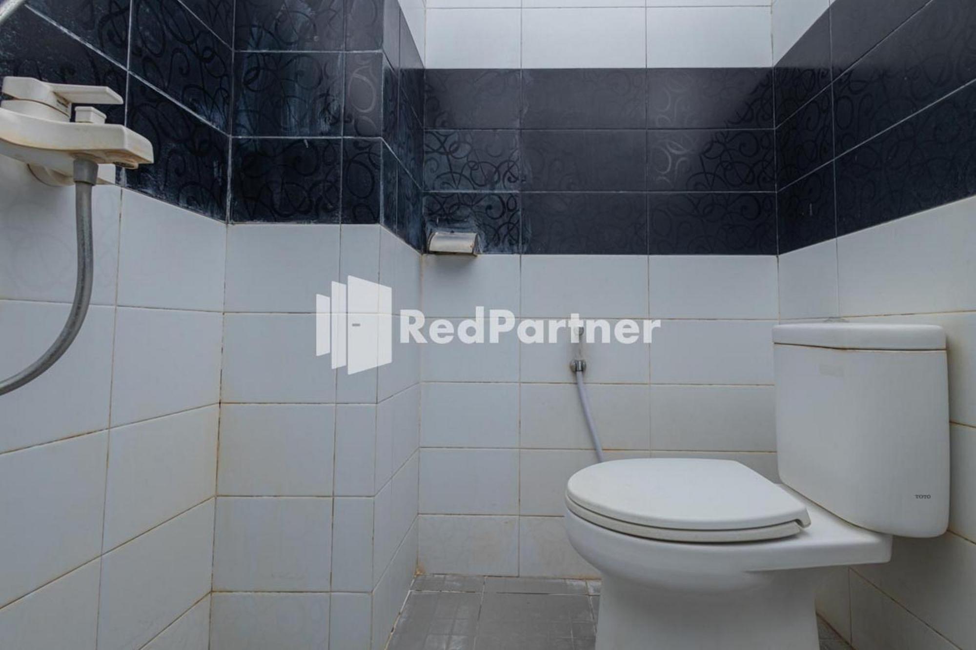 Star Hotel Jaksa Mitra Reddoorz Jakarta Exterior photo