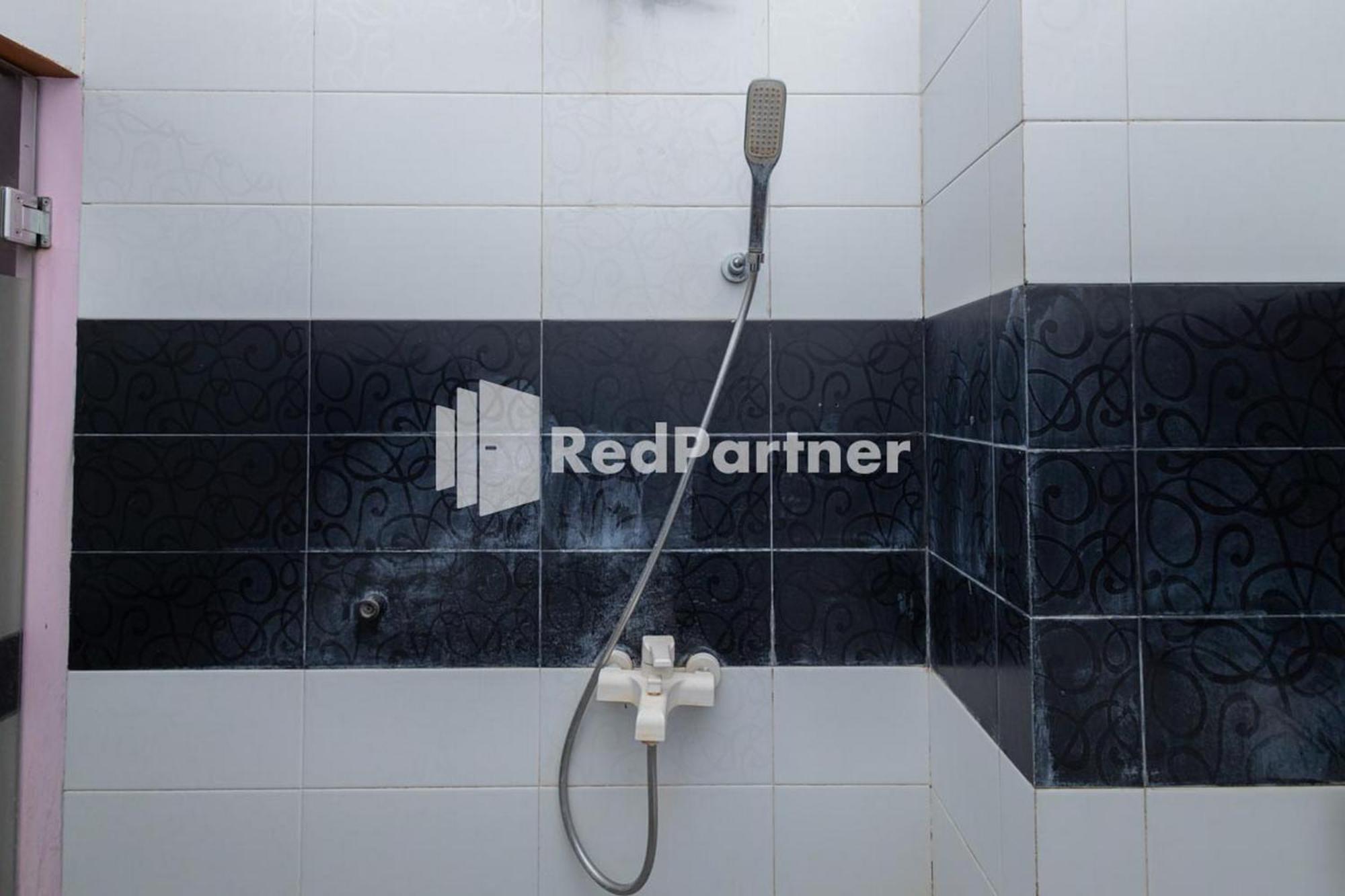 Star Hotel Jaksa Mitra Reddoorz Jakarta Exterior photo