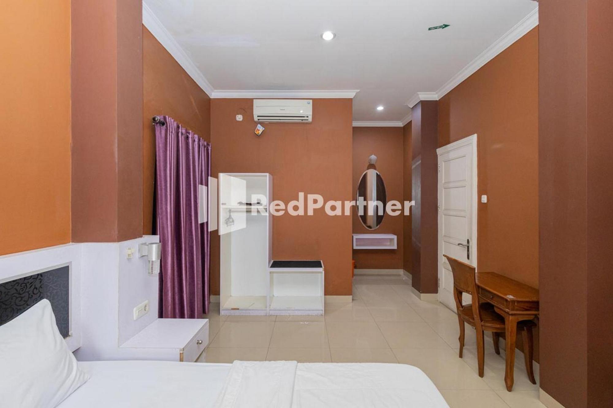 Star Hotel Jaksa Mitra Reddoorz Jakarta Exterior photo