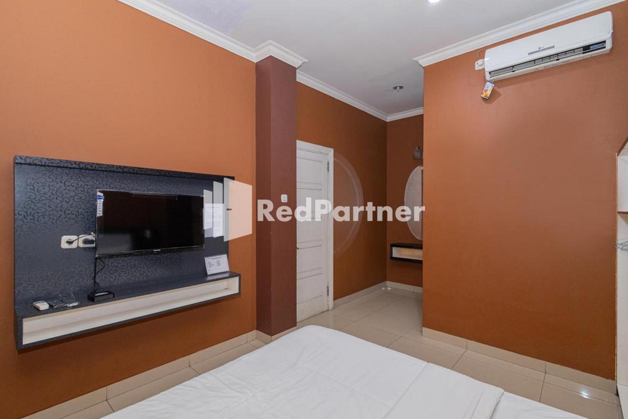 Star Hotel Jaksa Mitra Reddoorz Jakarta Exterior photo